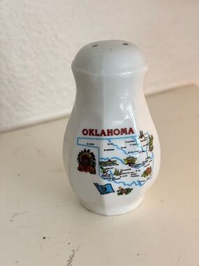 Vintage Oklahoma Souvenir Salt Shaker Map Ceramic Travel Collectible
